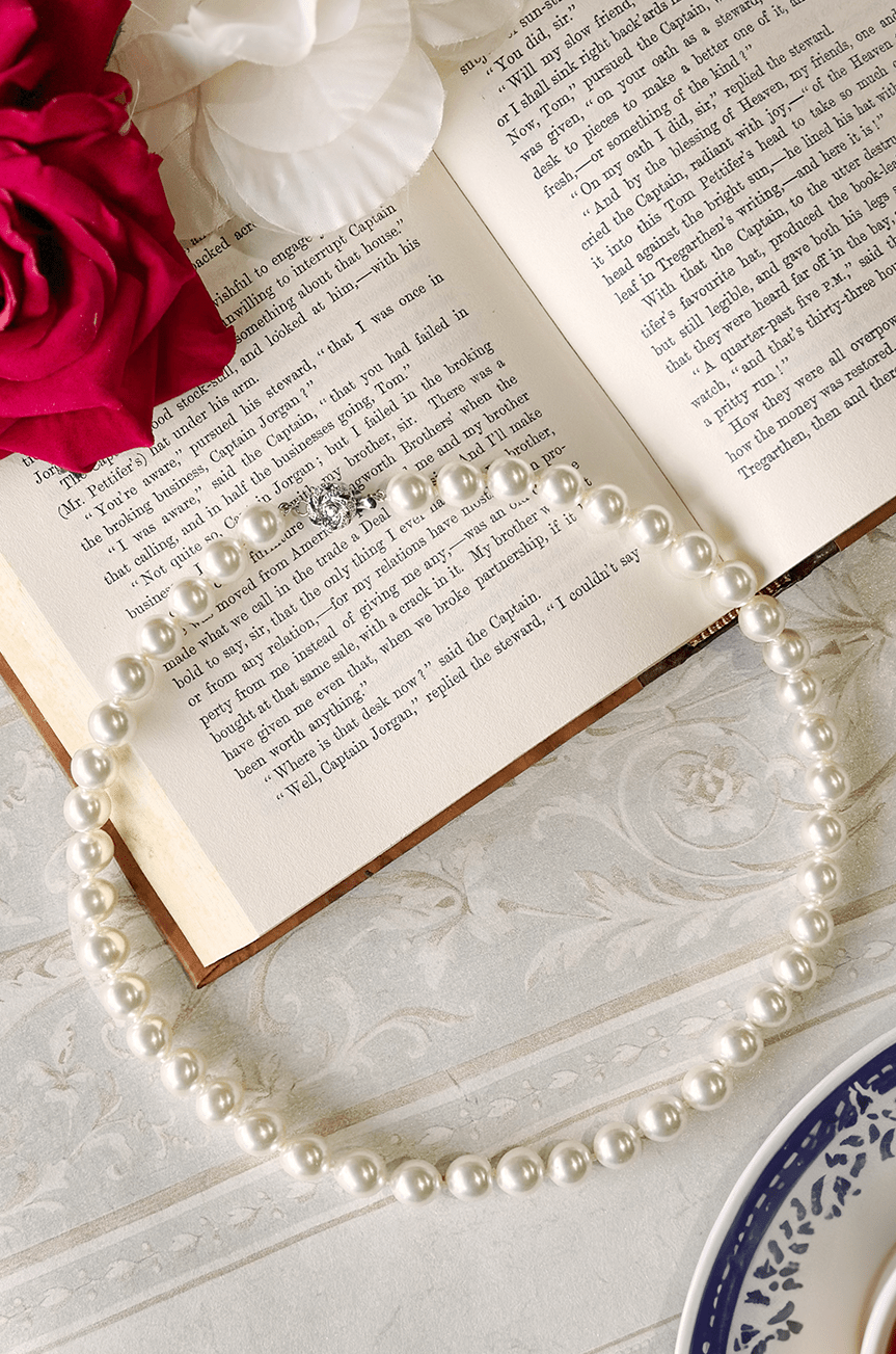 Carmen Short Pearl Necklace (Off White) - Kitten D'Amour