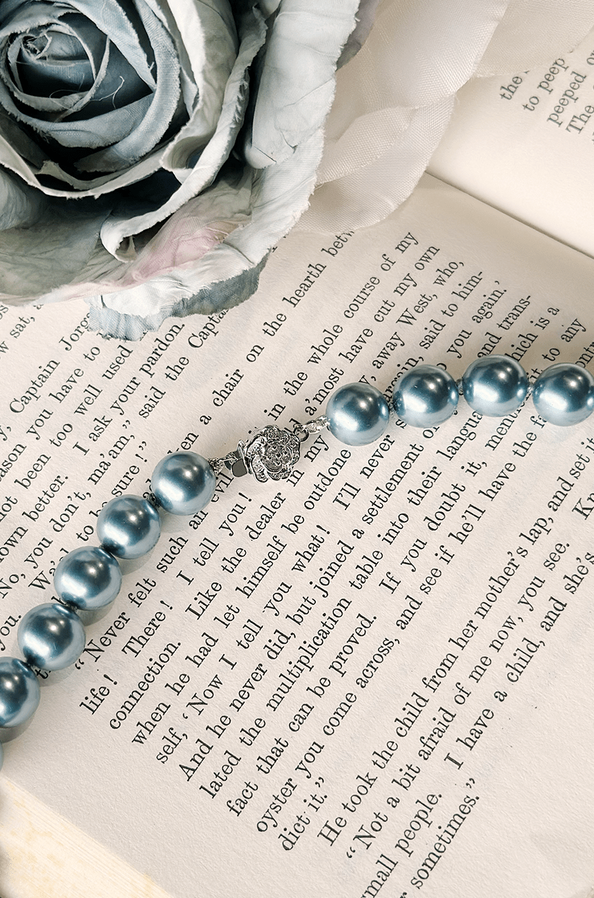 Carmen Short Pearl Necklace (Blue)
