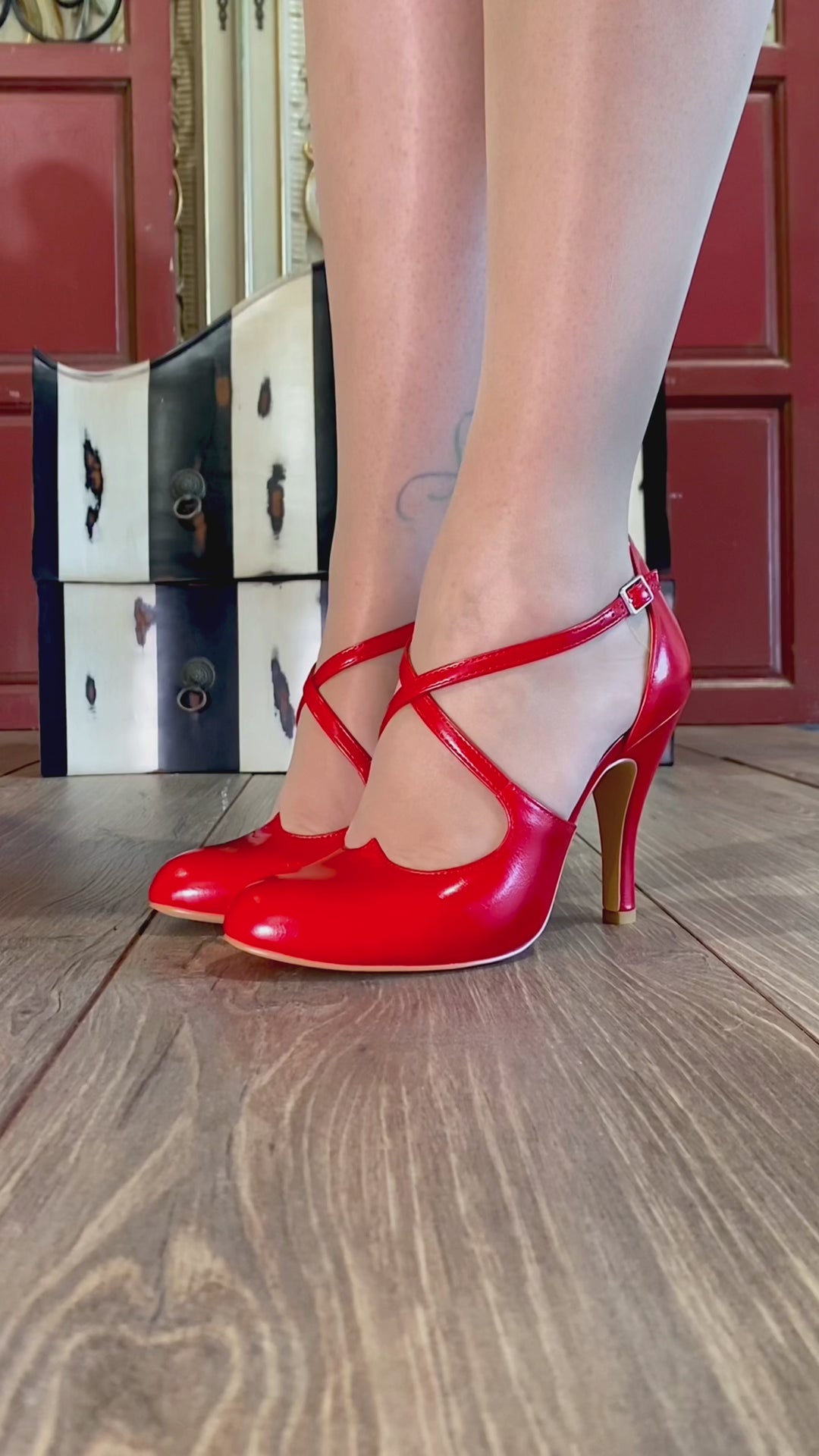 Vixen Shoe (Red)